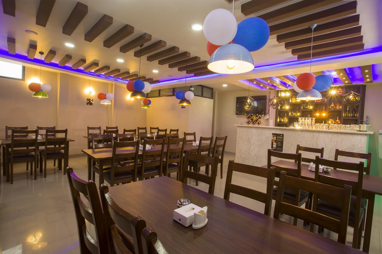 קטמנדו Oyo 146 Somewhere Hotel & Resturant מראה חיצוני תמונה